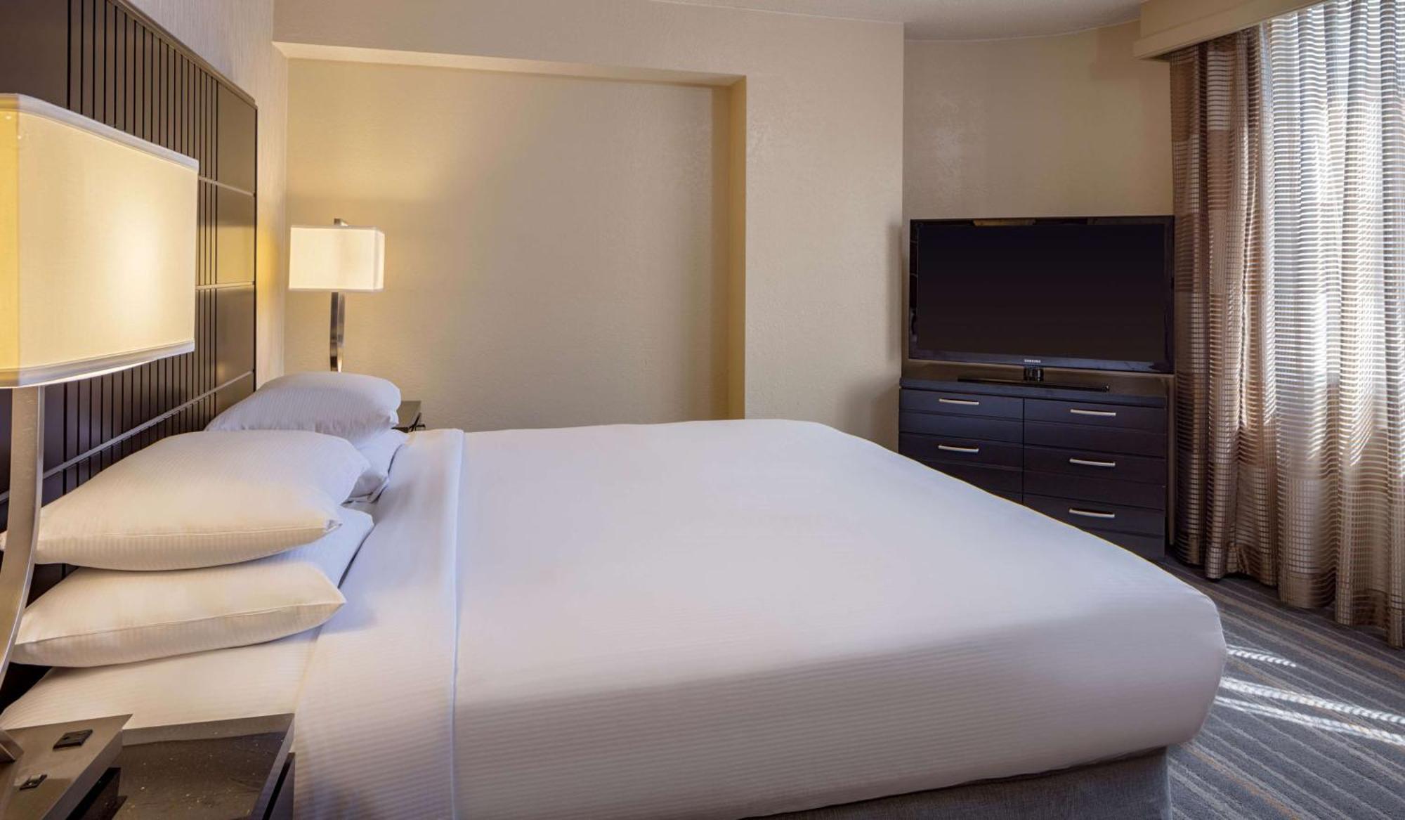 Doubletree Suites By Hilton Minneapolis Downtown Extérieur photo