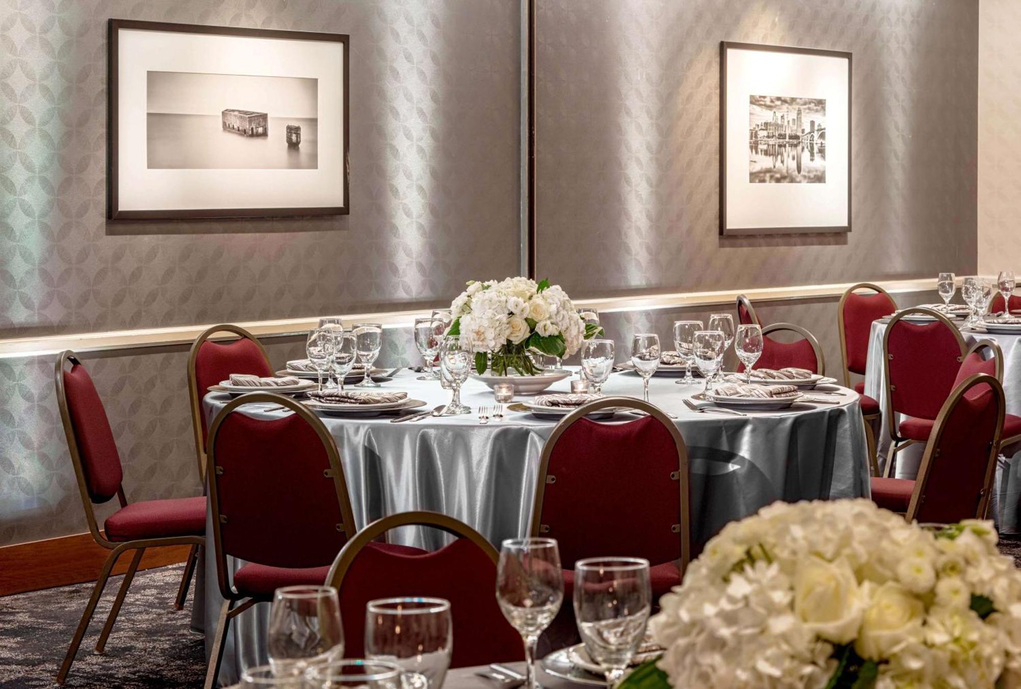 Doubletree Suites By Hilton Minneapolis Downtown Extérieur photo