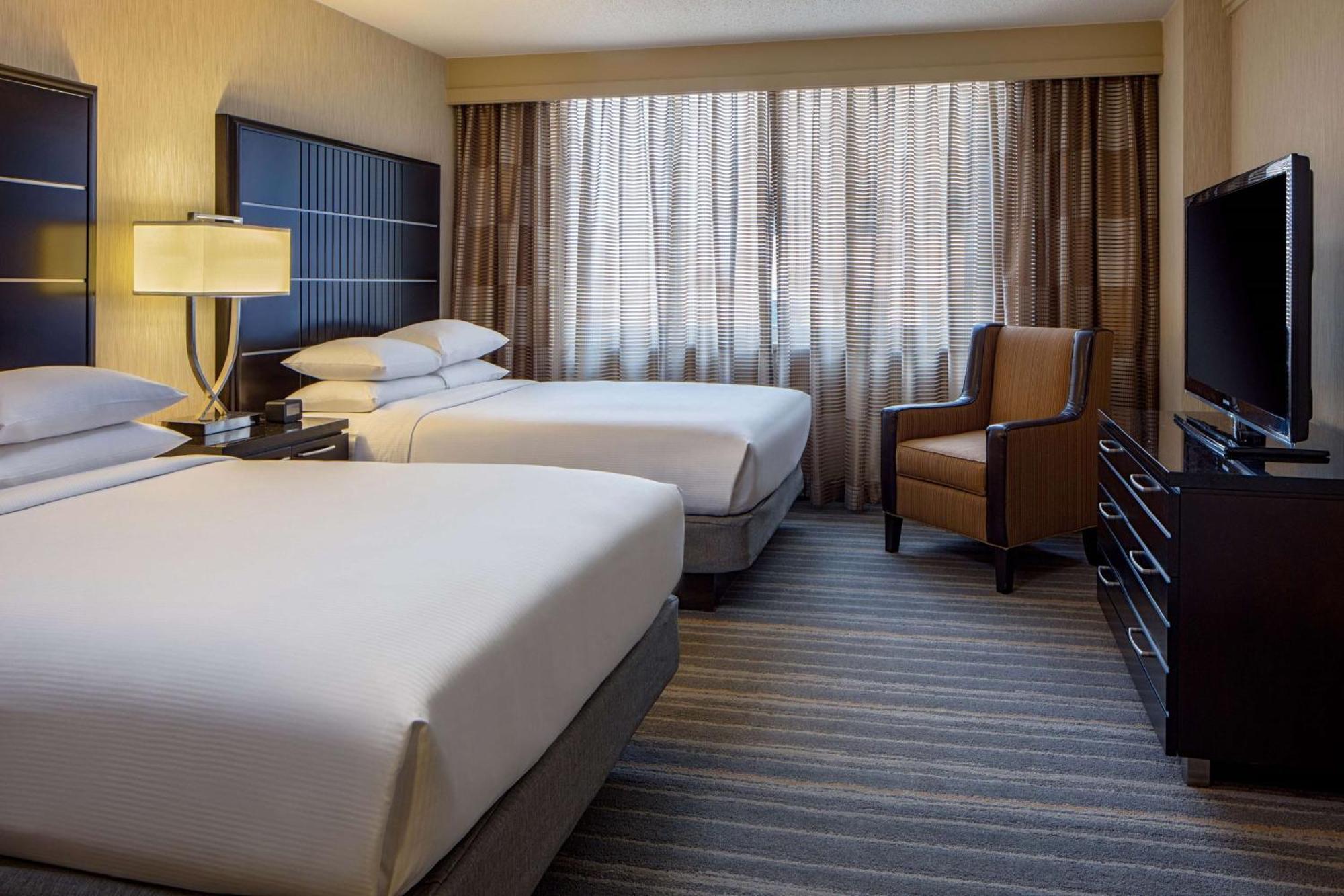 Doubletree Suites By Hilton Minneapolis Downtown Extérieur photo
