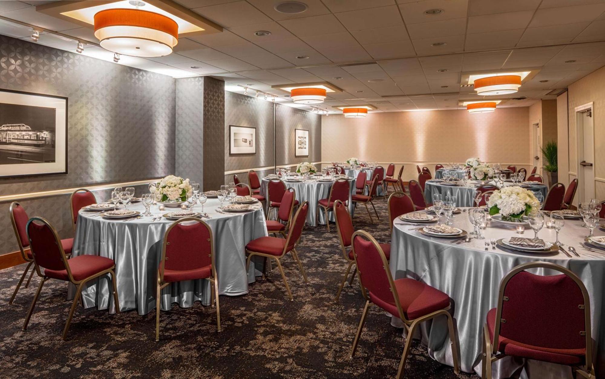 Doubletree Suites By Hilton Minneapolis Downtown Extérieur photo