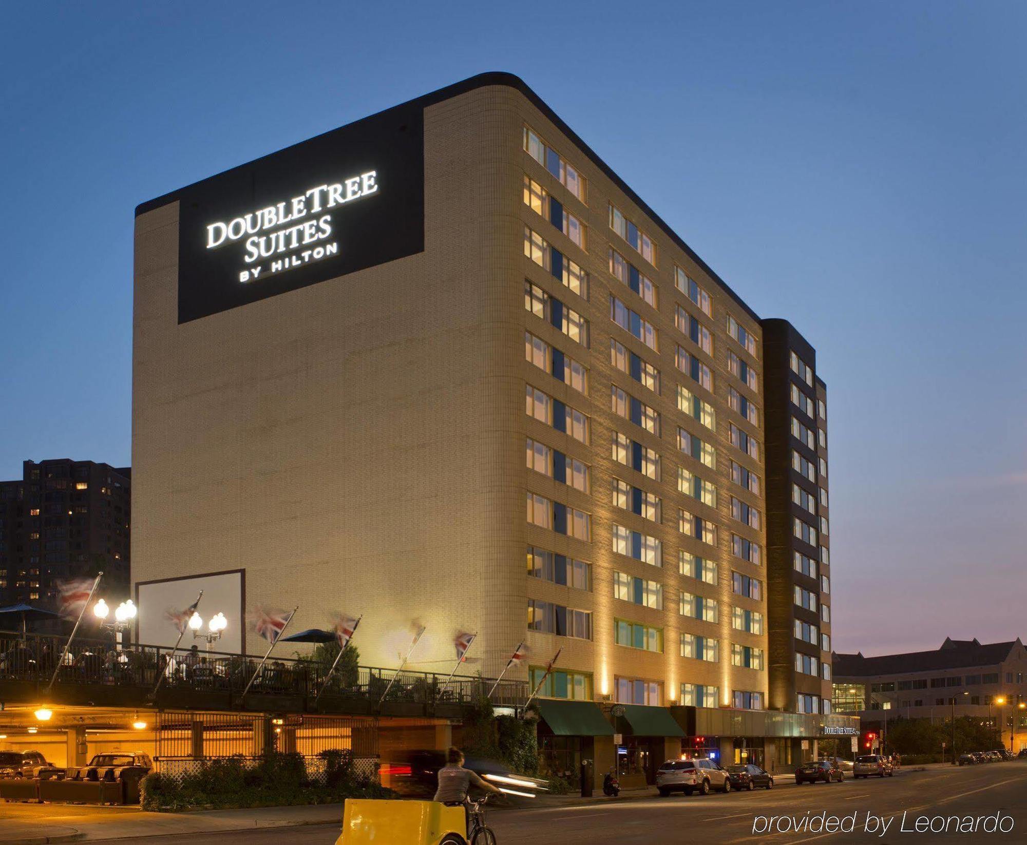 Doubletree Suites By Hilton Minneapolis Downtown Extérieur photo