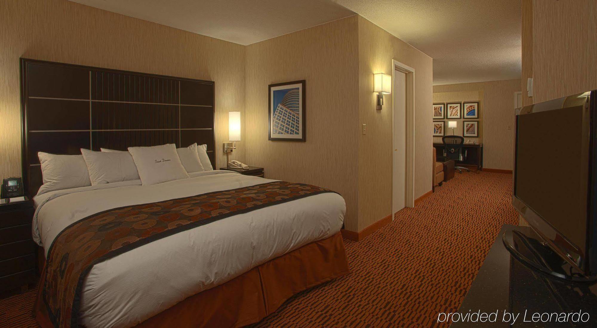 Doubletree Suites By Hilton Minneapolis Downtown Extérieur photo