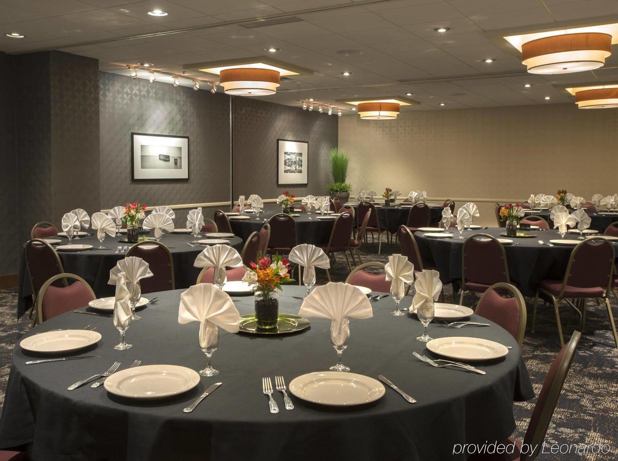 Doubletree Suites By Hilton Minneapolis Downtown Extérieur photo